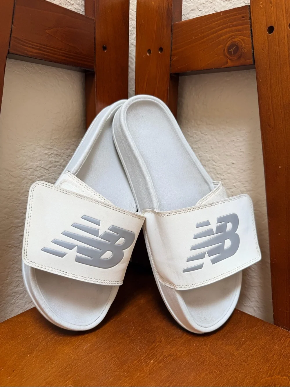 🔹New Balance 200 Series Adjustable Slide Sandals.